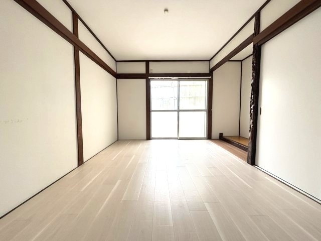 山中田貸家の洋室