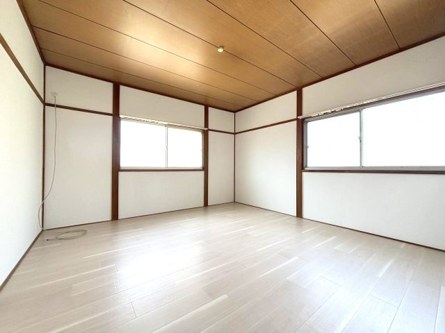 山中田貸家の洋室