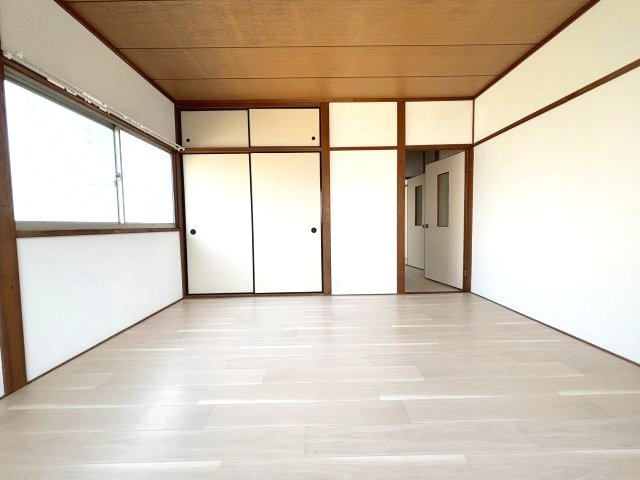 山中田貸家の洋室