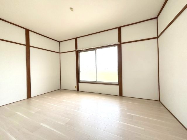 山中田貸家の洋室
