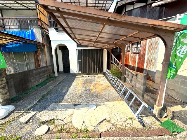 山中田貸家の駐車場
