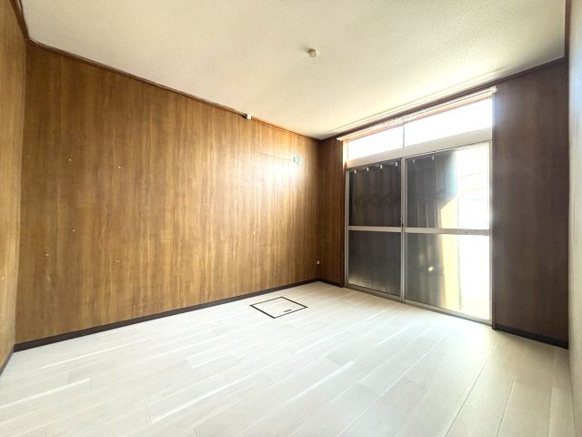 山中田貸家の洋室