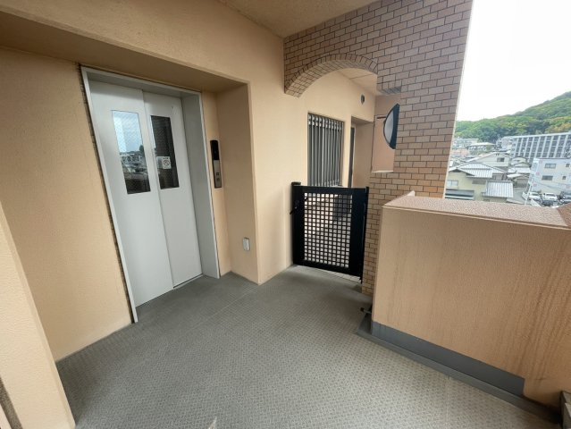 ダイアパレス松山駅西の玄関