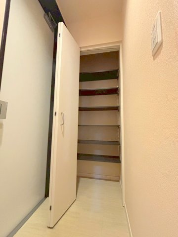 ルミエール目白の玄関|★シュ－ズBOX★