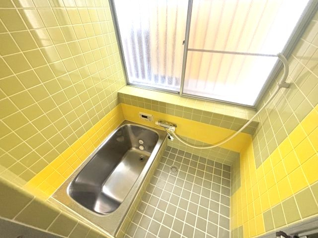 上田町戸建ての浴室