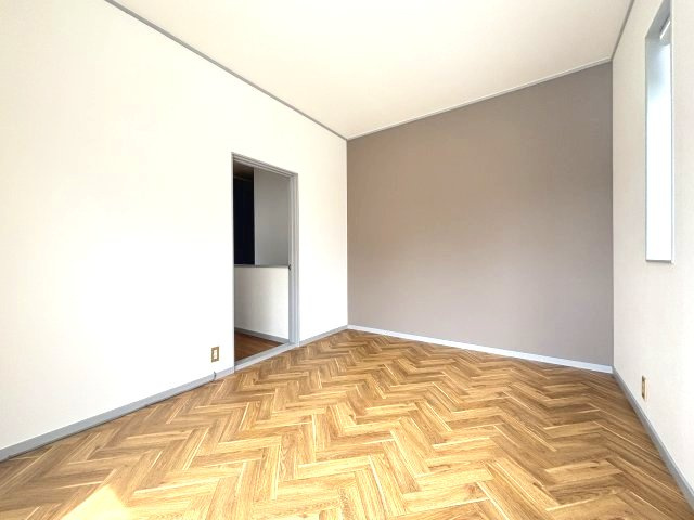 上田町戸建ての洋室