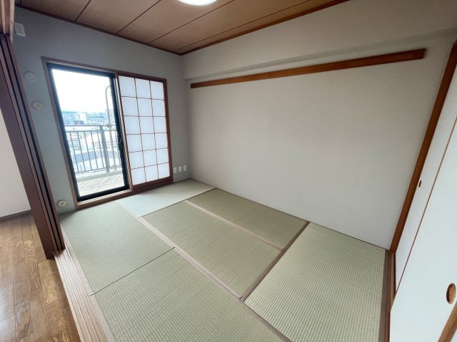 ベルシャトゥ武蔵藤沢の和室|5.5帖の和室は来客用のお部屋やお子様の遊びスペースとしても活用できます♪