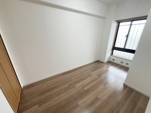 ベルシャトゥ武蔵藤沢の洋室|4.7帖の洋室は個人部屋としても大活躍♪エアコン設置可能♪