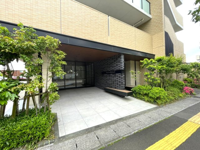 アルファスマート青葉東のエントランス