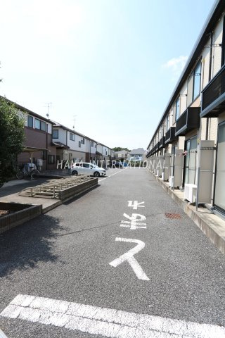 レオパレスフラワーの駐車場