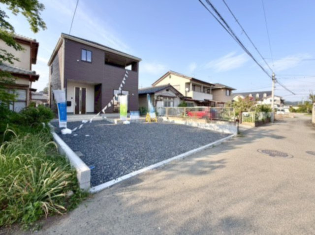 【新築戸建】みどり市大間々町大間々第12の外観|■外観｜広々とした駐車スペースで楽々駐車可能！お買い物後もスムーズにお荷物を運べます♪