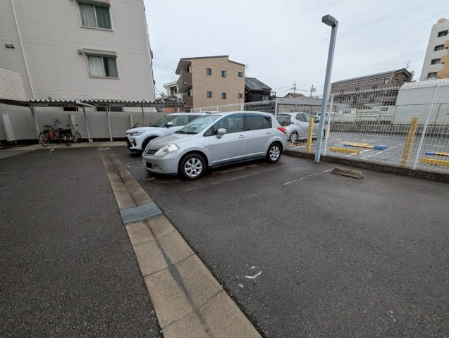 メゾン　ノーブルの駐車場