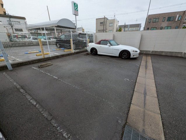 メゾン　ノーブルの駐車場