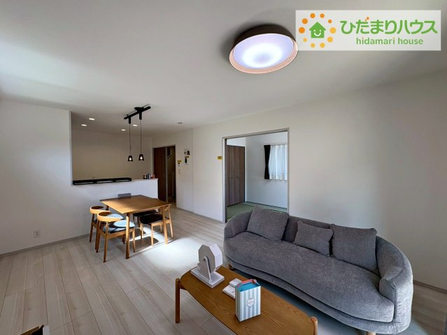 いろどりアイタウン日立市西成沢町　新築戸建　11号棟の居間・リビング|家具がすでについているのでそのまま住めます♪