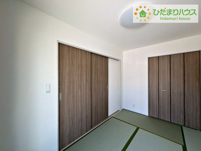 いろどりアイタウン日立市西成沢町　新築戸建　11号棟の和室|扉を閉じれば来客用のお部屋として。開いて広い空間を作れば、お子様の遊び部屋として使えます！