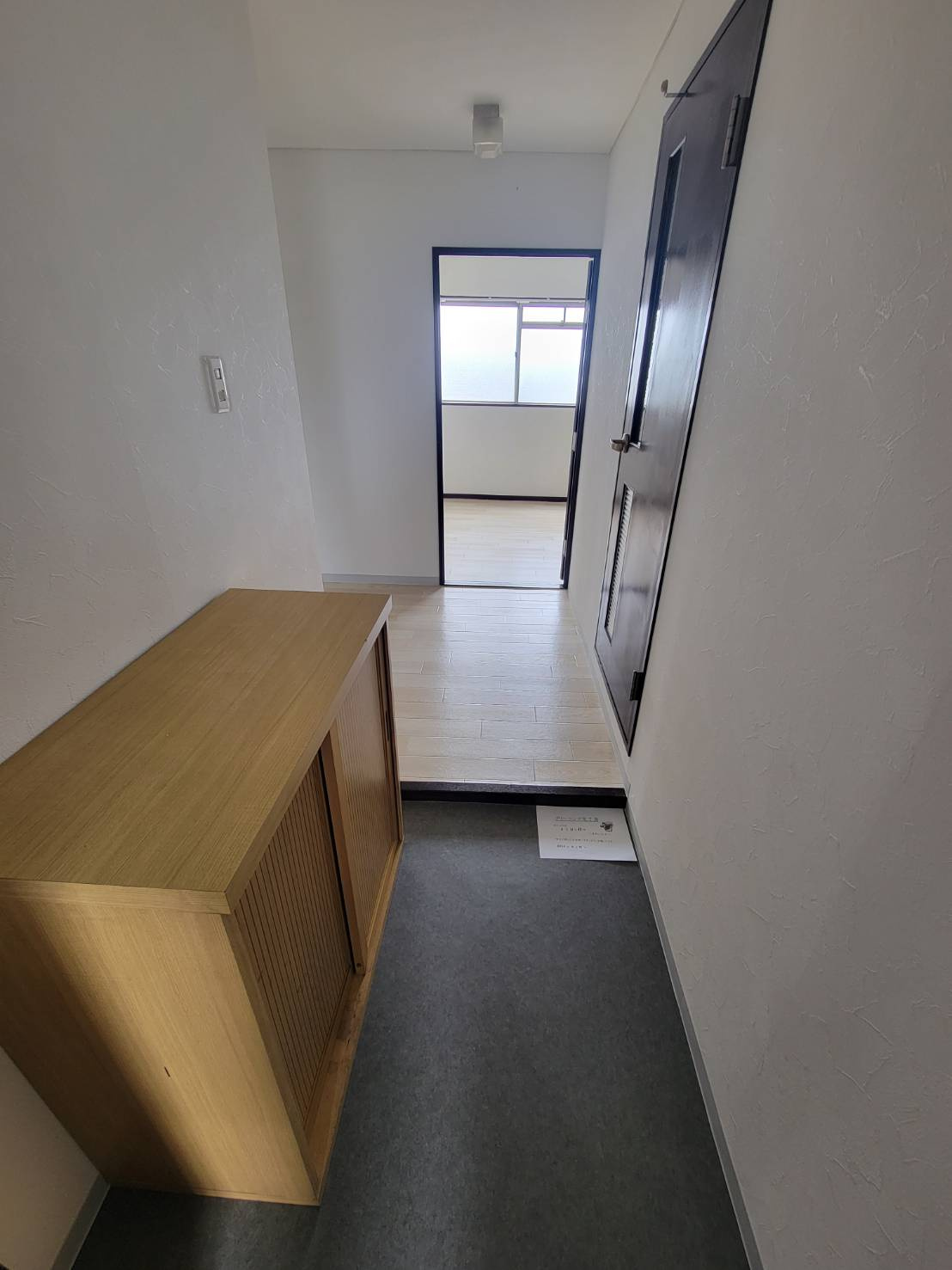 瑞穂町マンションの玄関