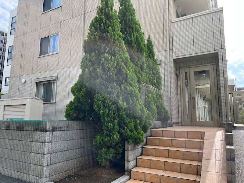 GENOVIA原木中山のエントランス