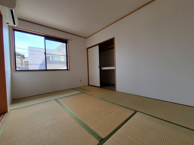 ゴールドハイツD棟の和室