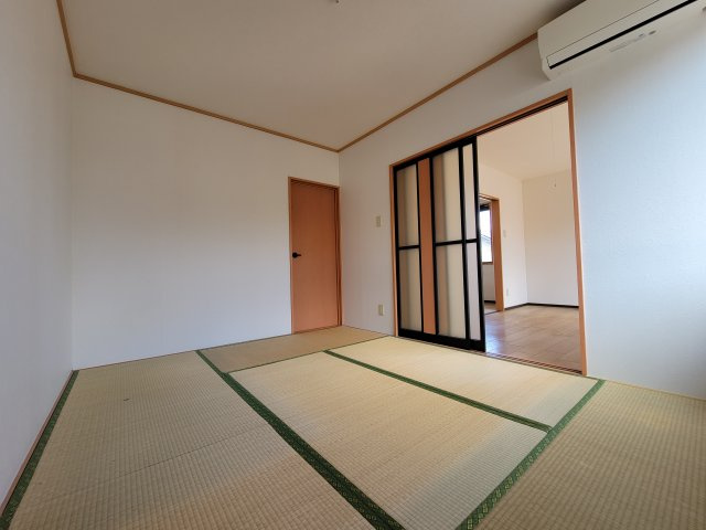 ゴールドハイツD棟の和室