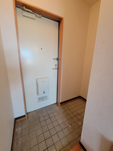ゴールドハイツD棟の玄関