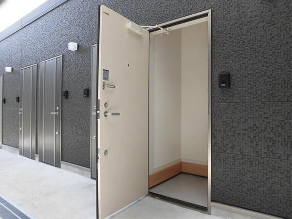 フォレスタ西小山の玄関