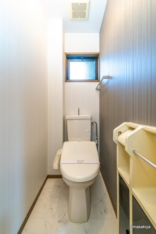 ルーミング三輪のトイレ|トイレ　ウォシュレット付き。