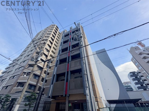 オートロックで外部の人間が簡単に出入りできないため安心です。