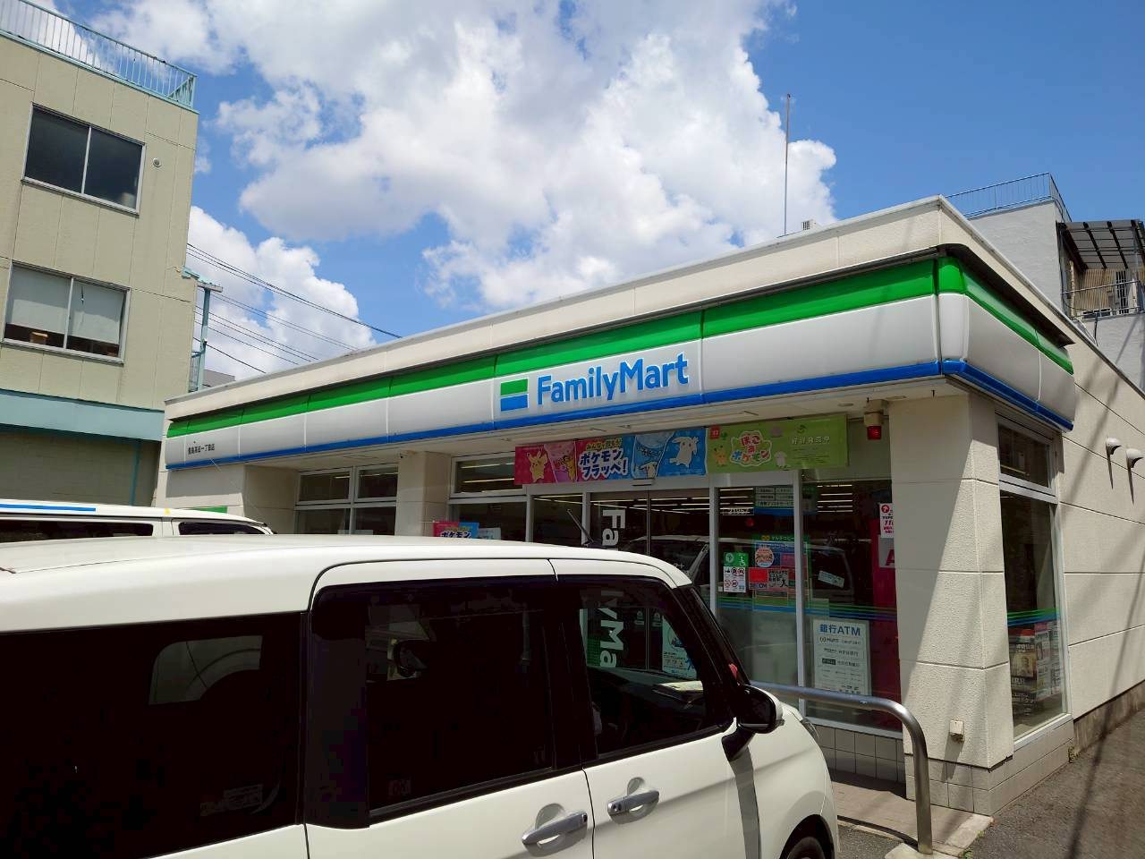 徒歩５分圏内にコンビニがあります。
