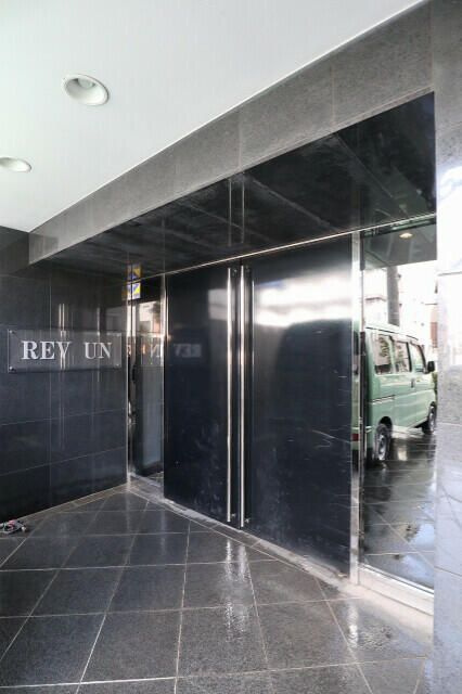 ＲＥＶ　ＵＮのエントランス