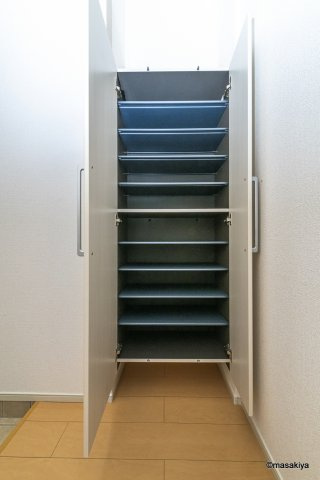 プティヴィルの玄関|下駄箱