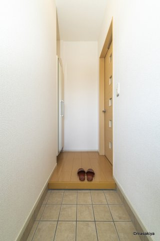 プティヴィルの玄関|玄関