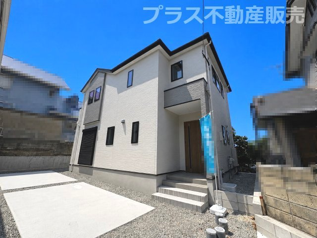 【外観】 | 福岡市東区香住ケ丘5丁目3期　1号棟（全1棟）【仲介手数料無料・0円】 | まもなく完成。ご内覧は可能です。ご見学はプラス不動産販売にお任せ下さい。