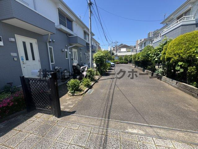 三鷹市下連雀３丁目のタウンのエントランス
