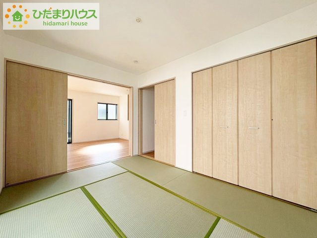 いろどりアイタウン日立市西成沢町　新築戸建　7号棟の和室|扉を閉じれば来客用のお部屋として。開いて広い空間を作れば、お子様の遊び部屋として使えます！