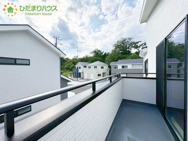 いろどりアイタウン日立市西成沢町　新築戸建　7号棟のバルコニー|バルコニーはあなただけの花火会場。色とりどりの花火が夜空を彩ります。