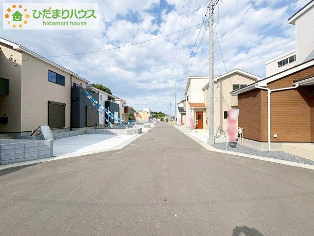 いろどりアイタウン日立市西成沢町　新築戸建　7号棟の前面道路含む現地写真|周辺は緑も多く、スーパーやドラックストアも近い為、住環境良好です♪