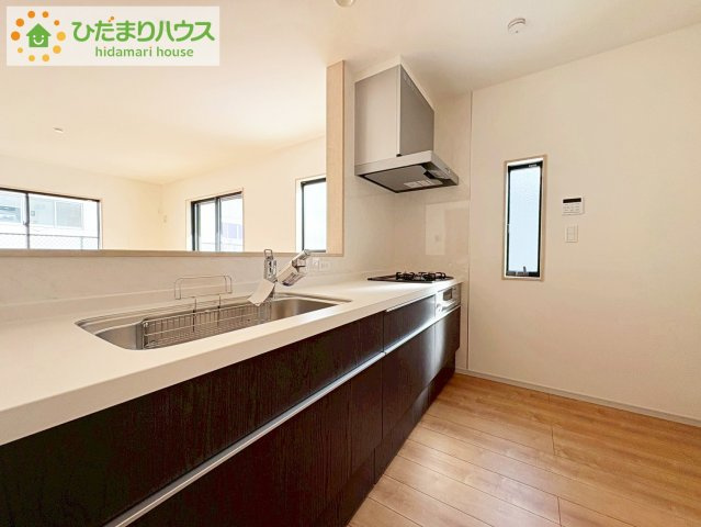 いろどりアイタウン日立市西成沢町　新築戸建　7号棟のキッチン|カウンターは少し高くなってますので、手元が隠れて来客からは見えにくくなってます♪