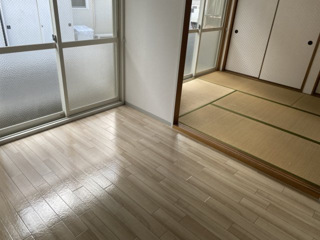フローレス93　A棟の居間・リビング