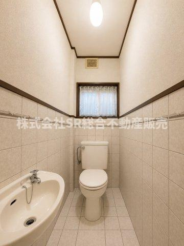 大蓮北2丁目中古戸建のトイレ|シンプルで使いやすいトイレです（室内写真は加工により家具等を消しています。）