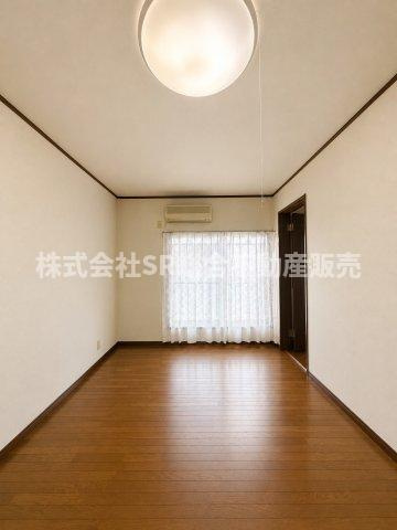大蓮北2丁目中古戸建の洋室|個人の部屋や寝室として使える洋室です（室内写真は加工により家具等を消しています。）