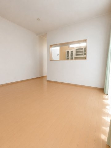 あきる野市原小宮の中古一戸建の居間・リビング|ゆったり過ごせるリビングです