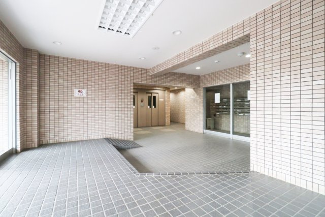 コスモ川崎京町（川崎区京町２丁目）のエントランス|清潔なエントランスです