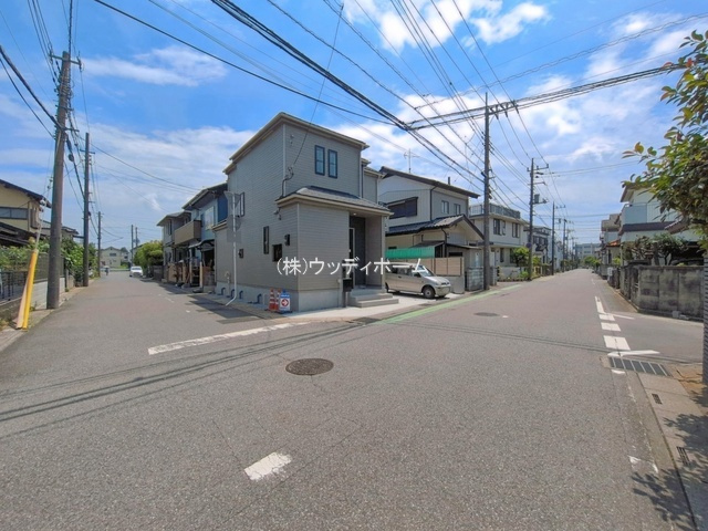 春日部市藤塚　新築一戸建ての前面道路含む現地写真