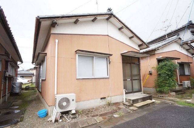 亀田所島2貸家