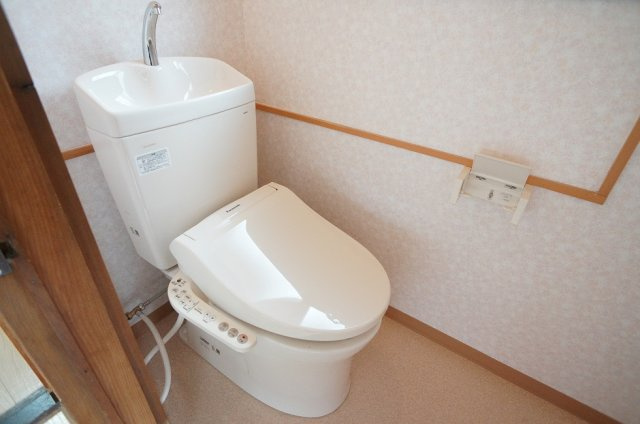 亀田所島2貸家のトイレ