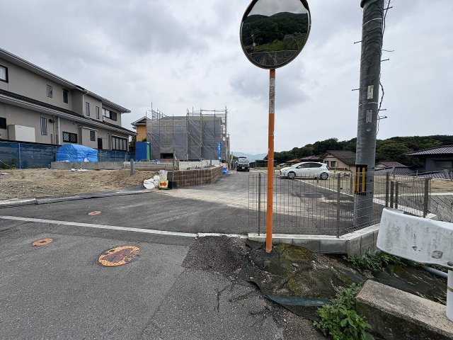 【その他】 | 福岡市早良区梅林7丁目6期　1号棟（全2棟）【仲介手数料無料・0円】 | 現地写真。前面道路です。