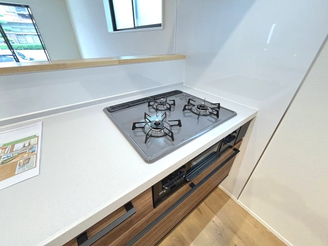 【キッチン】 | 福岡市早良区梅林7丁目6期　1号棟（全2棟）【仲介手数料無料・0円】 | 施工例。施工例は完成時と異なる場合があります。