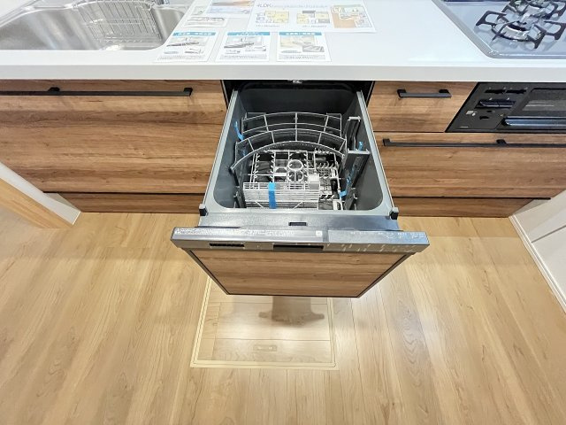 【キッチン】 | 福岡市早良区梅林7丁目6期　1号棟（全2棟）【仲介手数料無料・0円】 | 施工例。施工例は完成時と異なる場合があります。