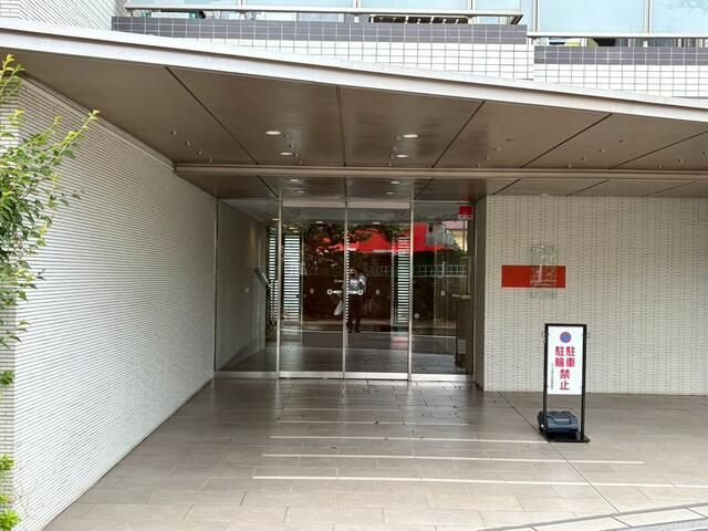 クリオ南太田のエントランス