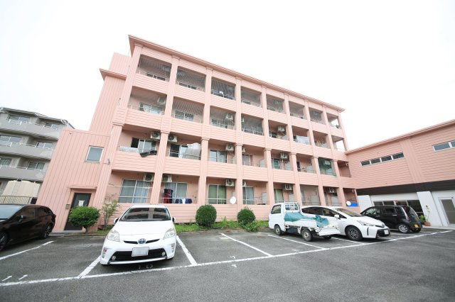 スターヒルズマルサンの駐車場